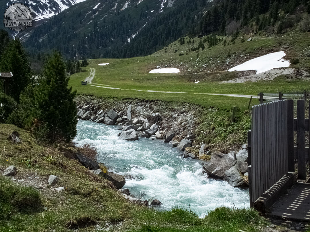 Der Zamser Bach am Zamsgatterl im Sommer