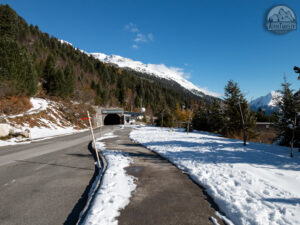 Ausgang des Zufahrtstunnel neben dem Sperrenwärterhaus des Schlegeisspeichers